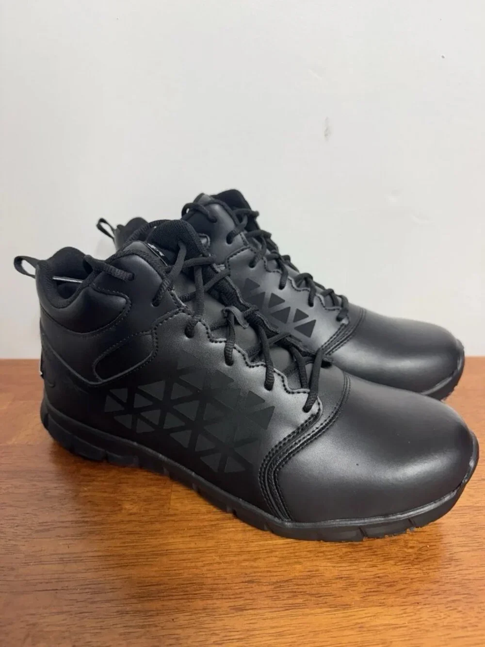 Share Reebok RB3204 Work Boots Men’s 13W EH SR Black Leather Safety Shoes New
